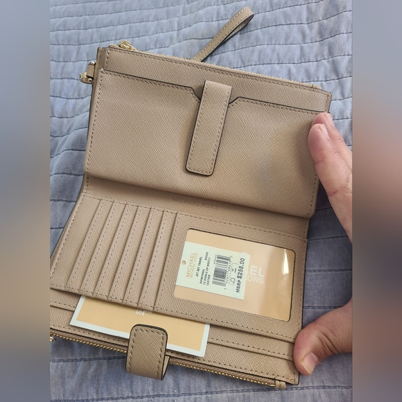 Michael Kors Leather Wrisklet - Picture 1 of 5